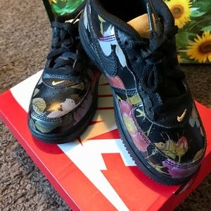 Nike Kids Sneakers 👟 Size 10c